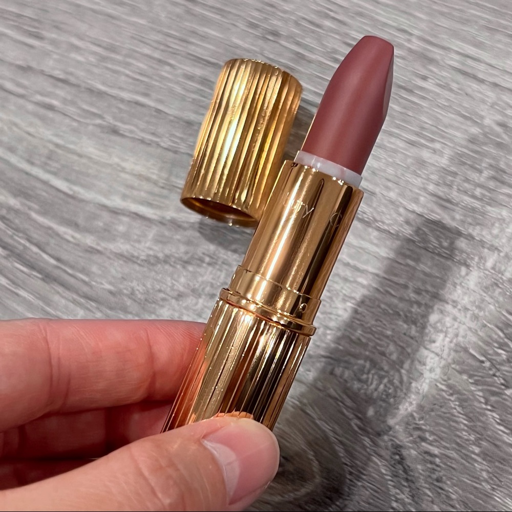 Charlotte Tilbury Matte Revolution Lipstick in Very Victoria Full Size Limited